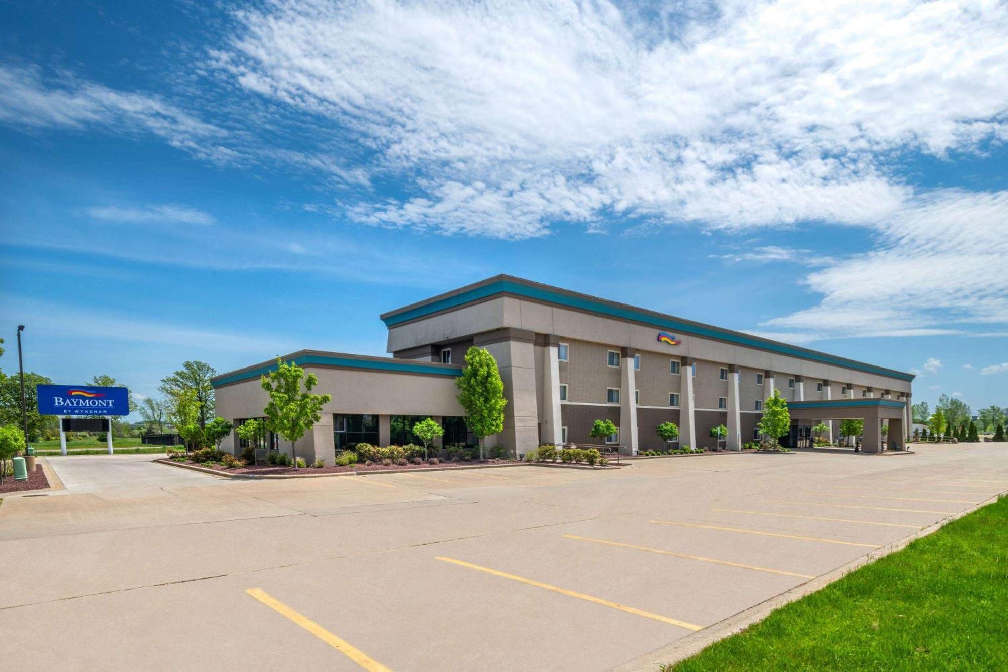Baymont By Wyndham Mt. Pleasant Mount Pleasant Exterior foto